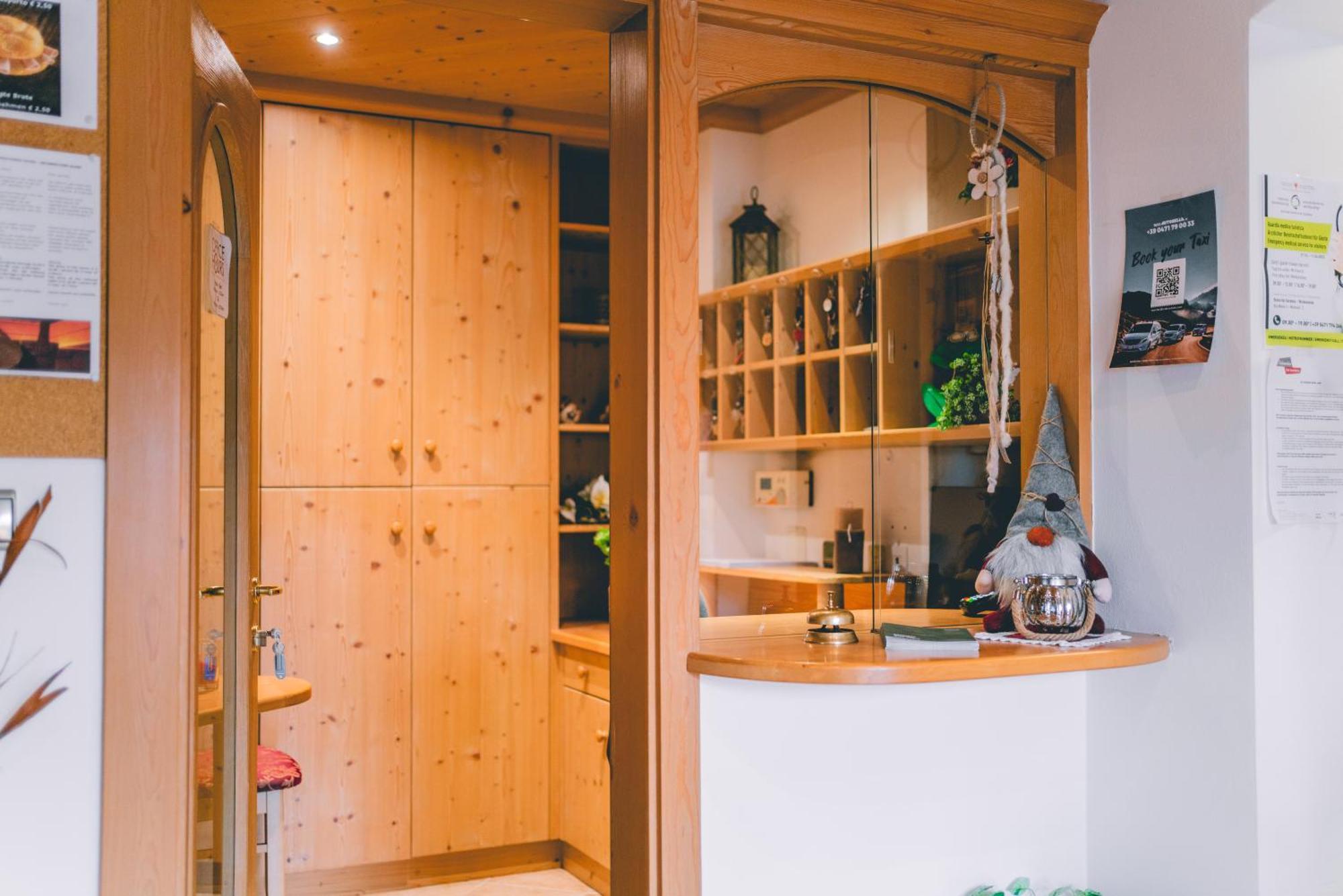 Garni Hotel Belalp Santa Cristina Val Gardena Εξωτερικό φωτογραφία