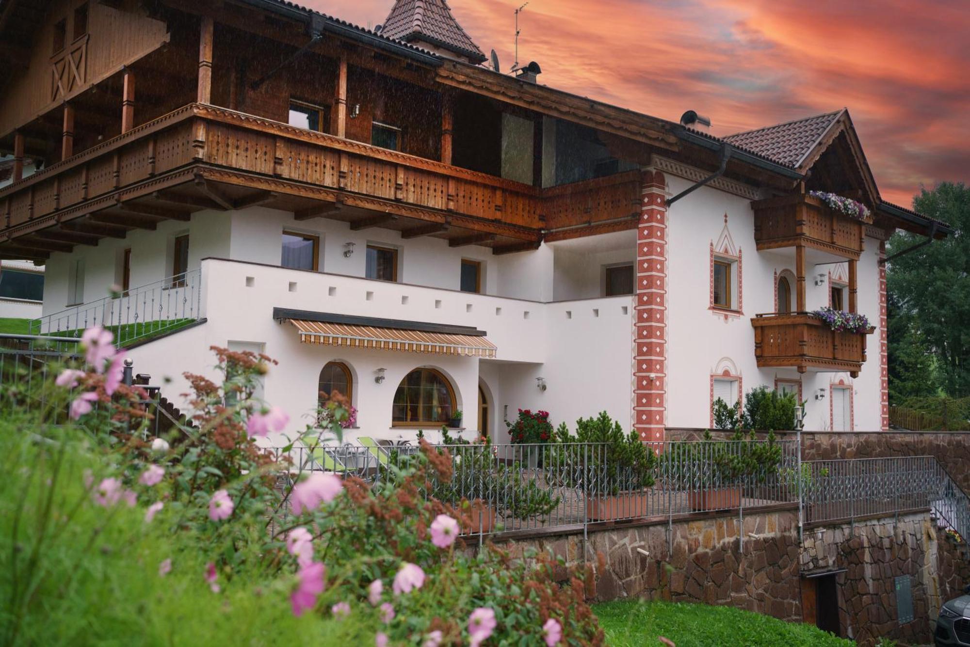 Garni Hotel Belalp Santa Cristina Val Gardena Εξωτερικό φωτογραφία
